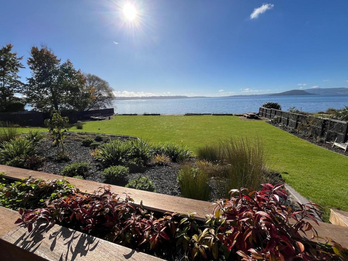 Jandals & Joy Lakefront Retreat Rotorua Exterior photo
